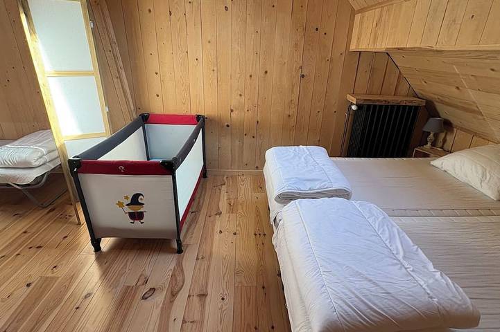 Accommodation. 3 bedrooms. 2 bathrooms. Sleeps 6/7. Private garage. in Mont-Dore, Parque Natural Regional Volcans d'Auvergne