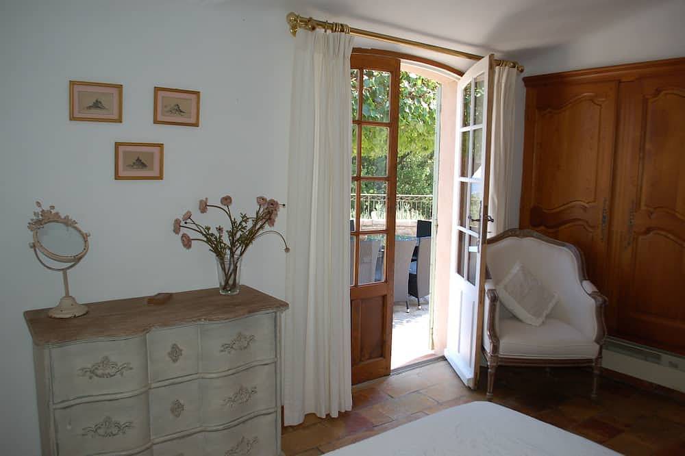 Villa espaciosa y auténtico sur-frente a la piscina y terrazas in Bargemon, Region de Draguignan