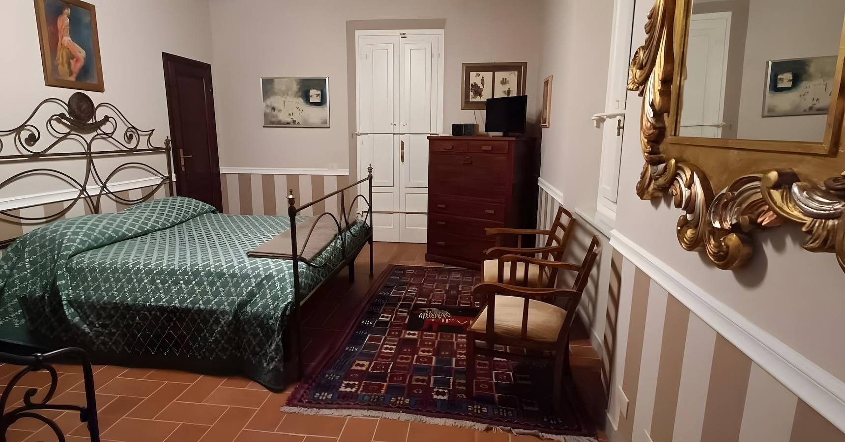 Room 'Camera Auri -Marinsky' with Shared Garden, Wi-Fi and Air Conditioning in Pietrasanta, Italian Riviera