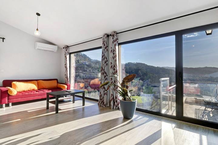 Vacation Home "Alojamento de Crasto - Gerês" with Pool and Wi-Fi in Ventosa e Cova, Braga District