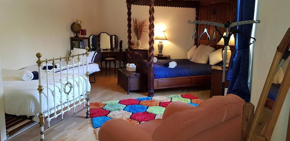 Holiday rental for 8 people, with garden and lake view as well as view in Dingle Peninsula