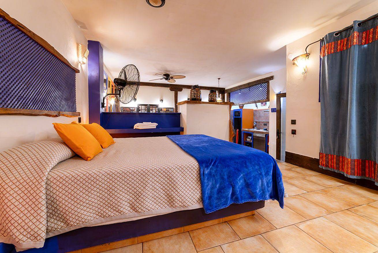 Entire apartment, Apartment 8. El Refugio Suite with jacuzzi and fireplace in Enterría, Camaleño