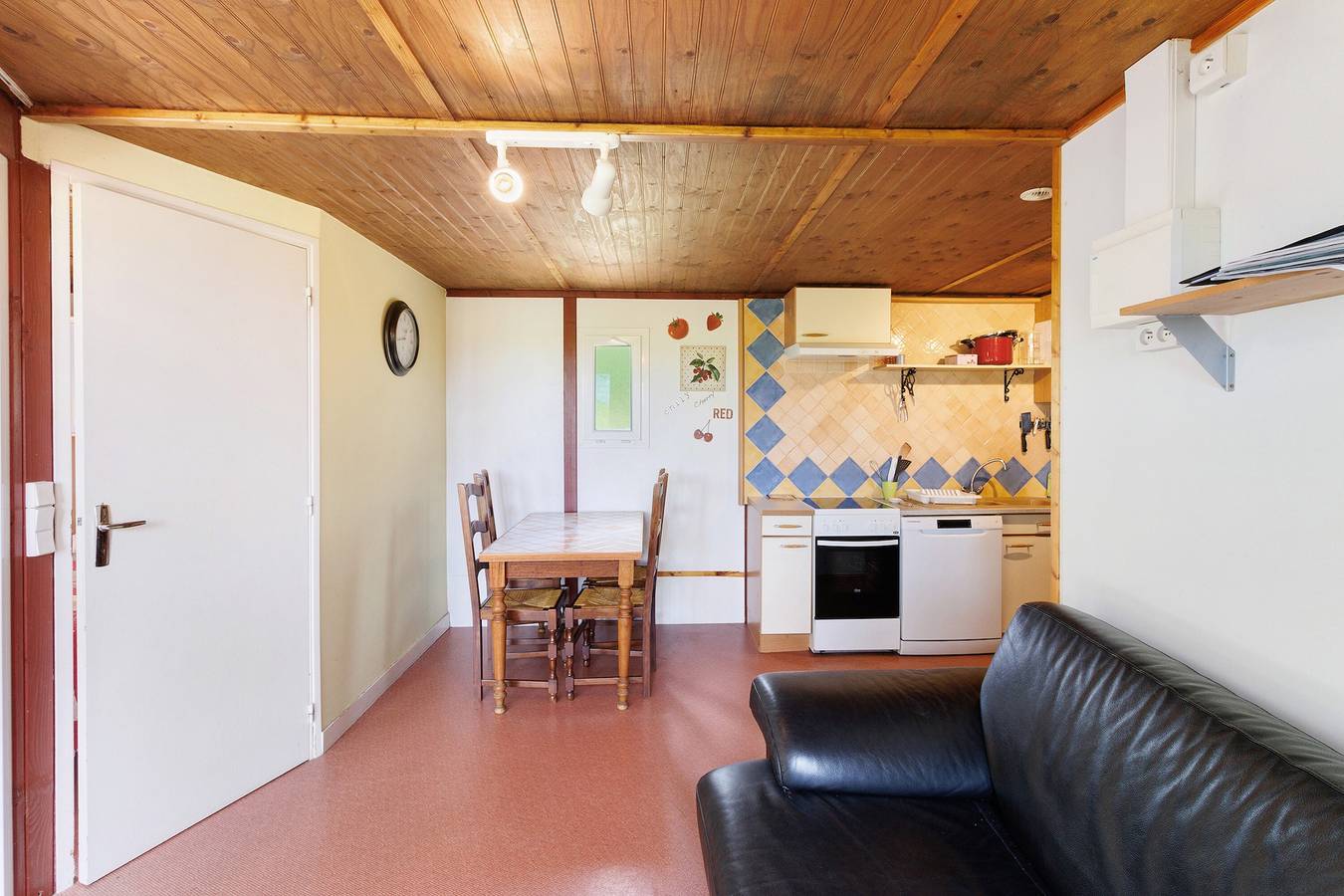 Gite Charly: Private Terrace, Shared Garden, Pool & Wi-Fi in Salignac Eyvigues in Salignac-Eyvigues, Périgord Noir