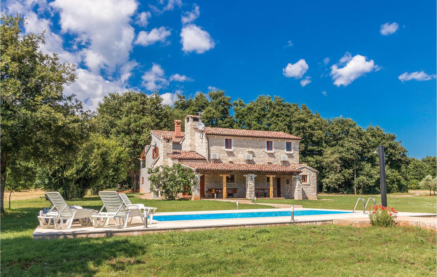 Geräumige 2-Zimmer-Wohnung mit Pool, in der Nähe des Stadtzentrums von Muntic in Muntic, Südküste Istrien