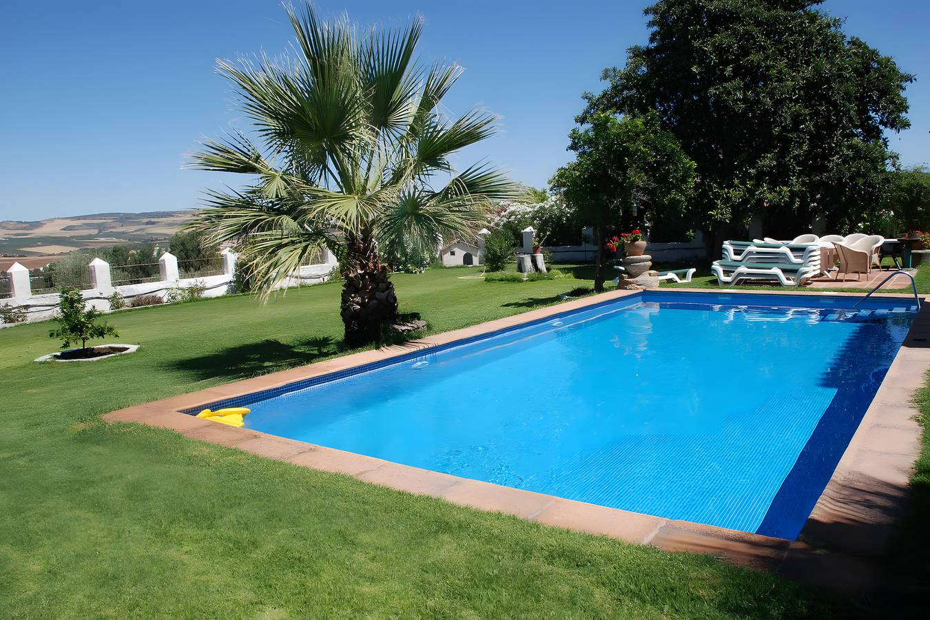 Maison de campagne 'Cortijo La Dehesa Del Pilar' avec vue sur la montagne, piscine privée et Wi-Fi in Setenil de las Bodegas, Pueblos Blancos