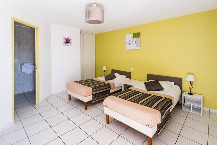 Hôtel pour 3 personnes, avec terrasse et jardin à Aujargues - 3