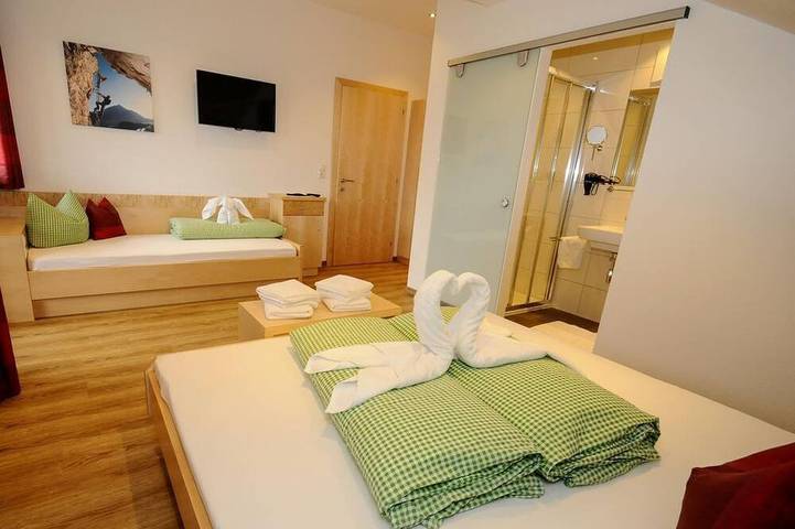 Ferienwohnung für 7 Personen, mit Balkon und Garten in Arzl im Pitztal