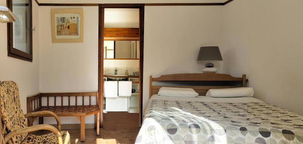 Hôtel pour 2 personnes, avec jardin et sauna ainsi que vue et piscine à Lioux - 3