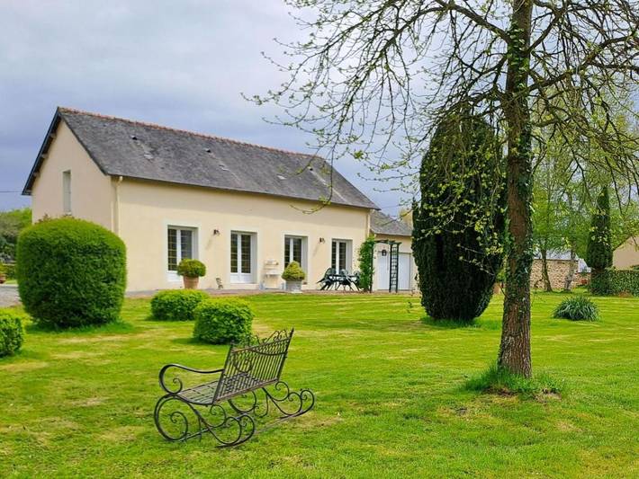 Location de vacances pour 3 personnes, avec jardin à Sens-de-Bretagne