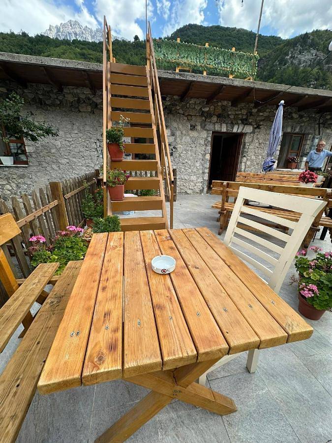 Maison d’hôte pour 2 personnes, avec jardin ainsi que terrasse et vue, animaux acceptés dans Theth - 2