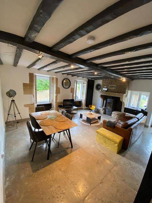 Gîte pour 6 personnes, avec Jacuzzi et Terrasse ainsi que Jardin et Vue à Courcelles-lès-Montbard