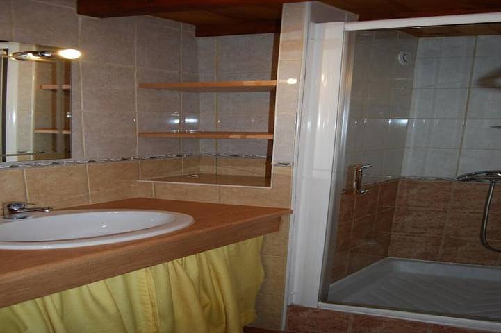 Gîte pour 4 personnes, avec piscine ainsi que terrasse et jardin, animaux acceptés à Cadalen - 4