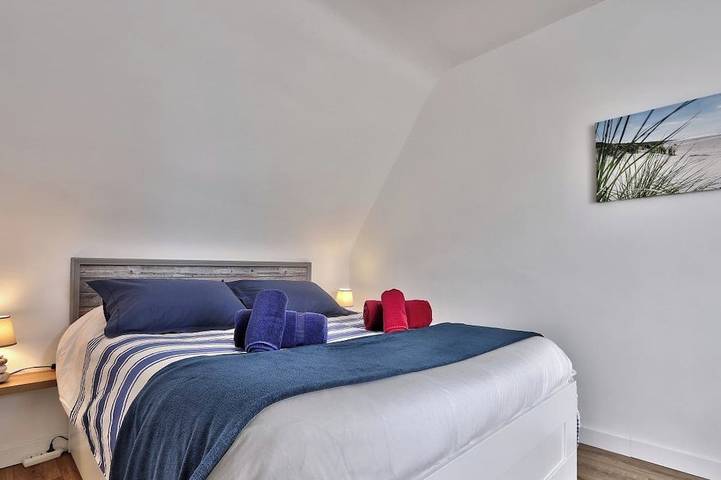 Appartement entier, Terrasse de 30 m2 avec vue mer, 40 m de la plage et 300 m de tous commerces in Guilvinec, Région de Quimper