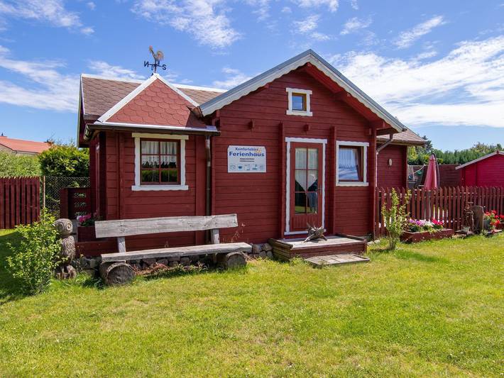 Ferienwohnung für 5 Personen, mit Garten und Seeblick, kinderfreundlich in Freest