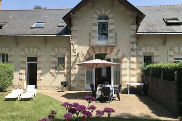 Gîte pour 6 personnes, avec jardin et jacuzzi à Jarzé