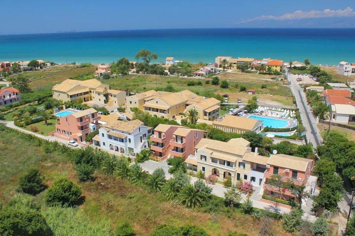 Appart’hôtel pour 2 personnes, avec Balcon et Terrasse ainsi que Jardin et Piscine
