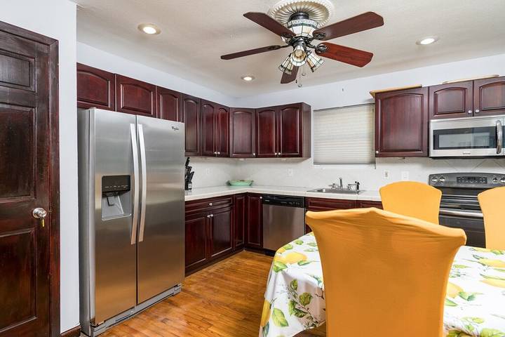 Vacation rental for 6 people, with balcony and yard in Nassau County