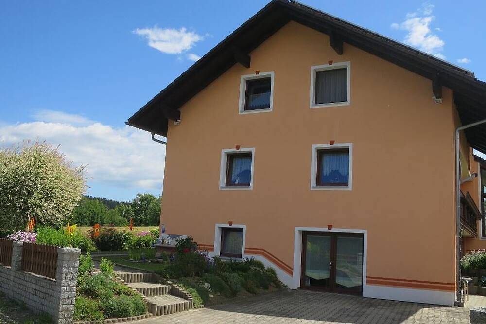 Ganze Wohnung, Gemütliches Feriendomizil mit Terrasse und Garten mit Grillmöglichkeit in Grafenau, Ostbayern