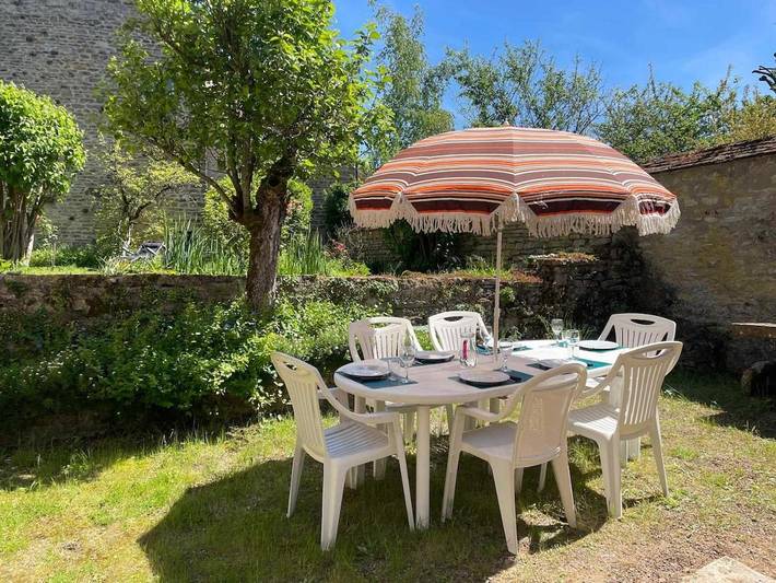 Location de vacances pour 7 personnes, animaux acceptés à Givry (Yonne)