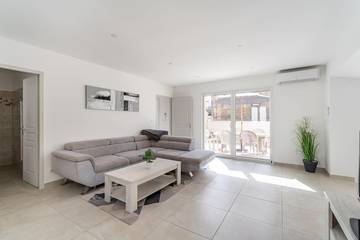 Gîte pour 6 personnes, avec jardin et terrasse à Lapalud