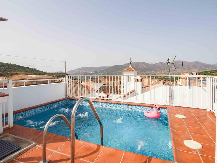 Gîte pour 6 personnes, avec terrasse ainsi que piscine et vue, animaux acceptés dans Talará