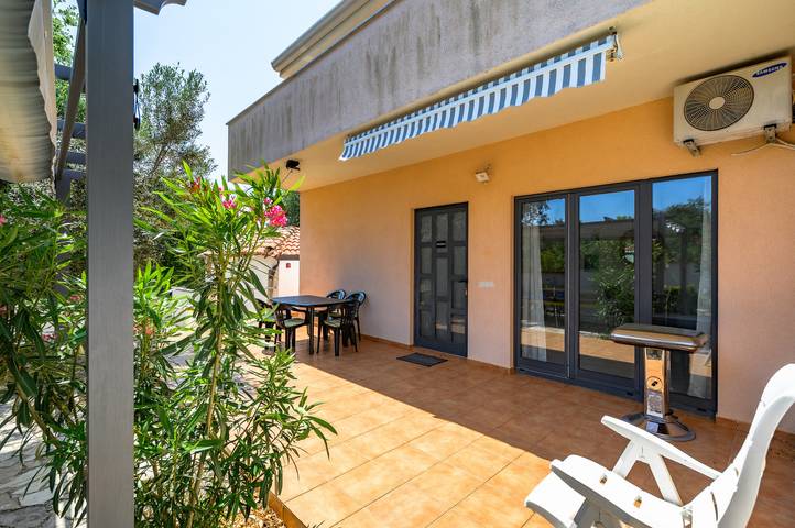 Ferienwohnung für 4 Personen, mit Terrasse und Garten in Nova Vas - 3