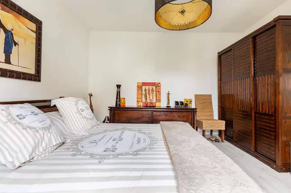 Detached house in very large garden near Cdg airport and Paris Villepinte exhibition center in Sevran, Seine-Saint-Denis
