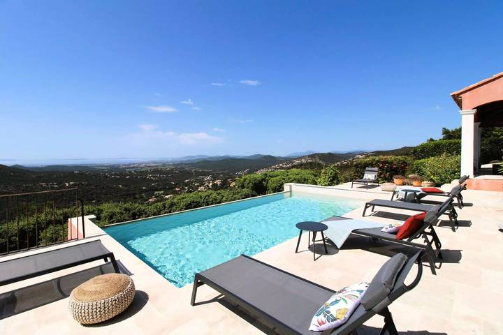Villa pour 8 personnes, avec terrasse et piscine à La Londe-les-Maures