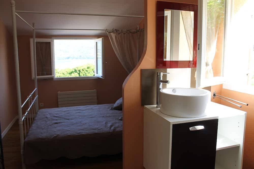 Maison 8 personnes vue mer, avec jardin clos et accès à la plage à pied, wifi in Propriano, Arrondissement de Sartène