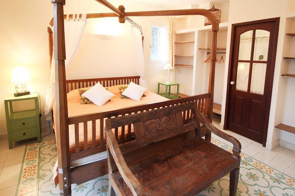 Joli mas provençal climatisé, à Maillane (13), cuisine d'été et piscine chauffée et... in Maillane, Région d'Arles