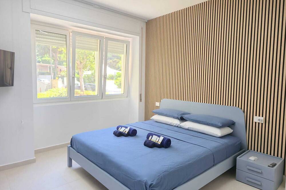 Entire apartment, Geneva House: luxury beachfront apartment with parking space and renowned view in Gaeta, Latina Province