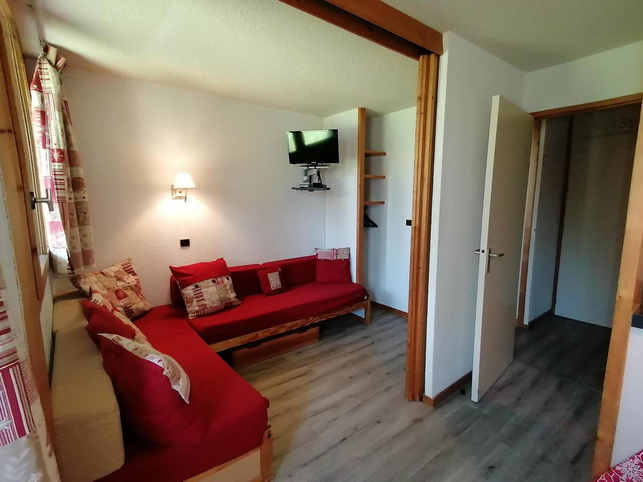 Studio entier, Studio cosy, skis aux pieds, terrasse privative, au coeur de Montalbert in La Plagne, Aime-la-Plagne