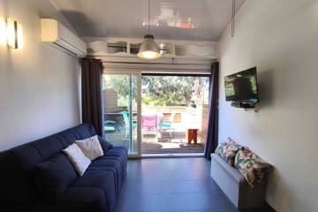 Gîte pour 4 personnes, avec terrasse, adapté aux familles à Calcatoggio