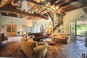 Gîte pour 15 personnes, avec jardin et jacuzzi à Rogny-les-Sept-Écluses