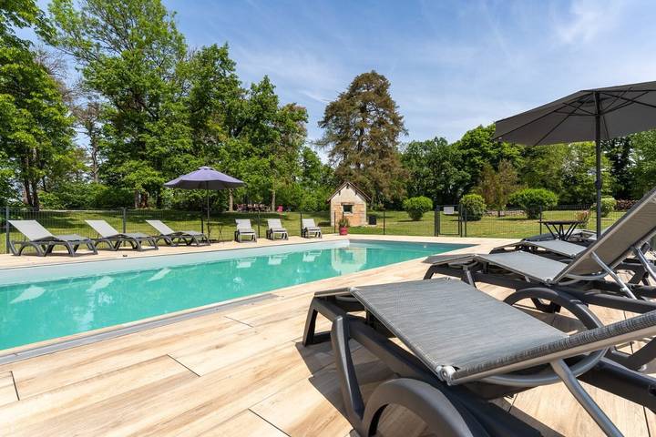 Gîte pour 6 personnes, avec Terrasse et Jardin ainsi que Piscine et Vue à La Châtelaine
