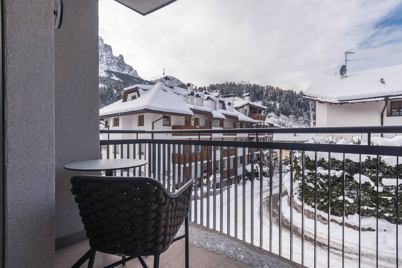 Entire apartment, Apartment "La Grambla Mont Seuc" with Mountain View, Balcony & Wi-Fi in Santa Cristina Gherdëina, Dolomiti Superski