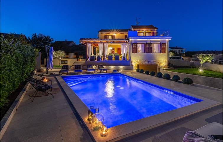 Casa de vacaciones para 10 personas, con piscina además de sauna y terraza - 1