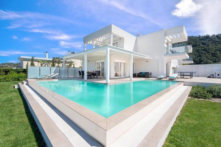 Ferienhaus für 10 Personen, mit Pool und Garten sowie Ausblick
