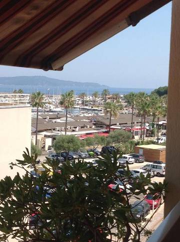 Gîte pour 4 personnes, avec vue et terrasse dans Casino De Cavalaire