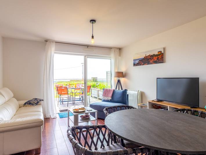 Appartement entier, Appartement 'Les Pieds Dans L'eau' avec vue sur la mer, terrasse privée et Wi-Fi in Trébeurden, Côte de Granit Rose