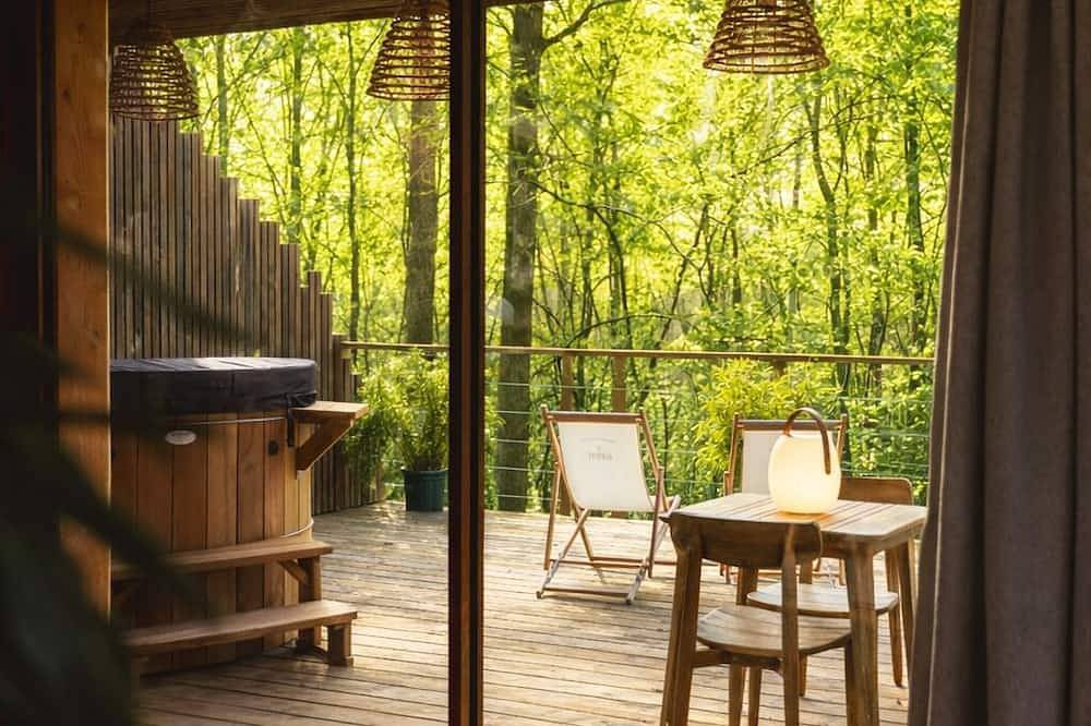 Lodge on stilts with private Nordic bath in Normandy in Le Perrey, Bernay region