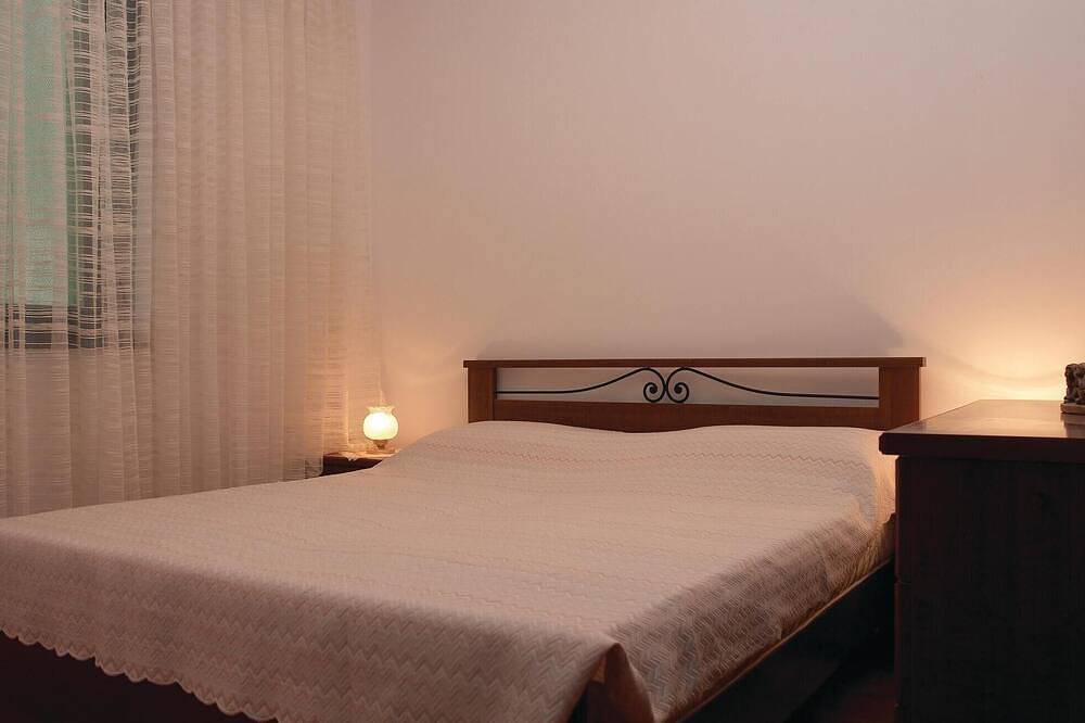 Apartamento entero, Bonito apartamento en Stinjan con vistas al mar. in Stinjan, Pula