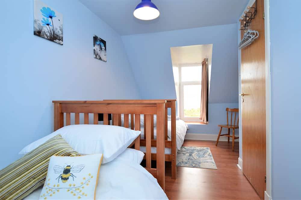 Chapelton Cottage by Loch Fyne, picturesque location in Argyll & Bute