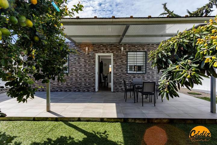 Chalet para 4 personas, con terraza y jardín en Novo Sancti Petri