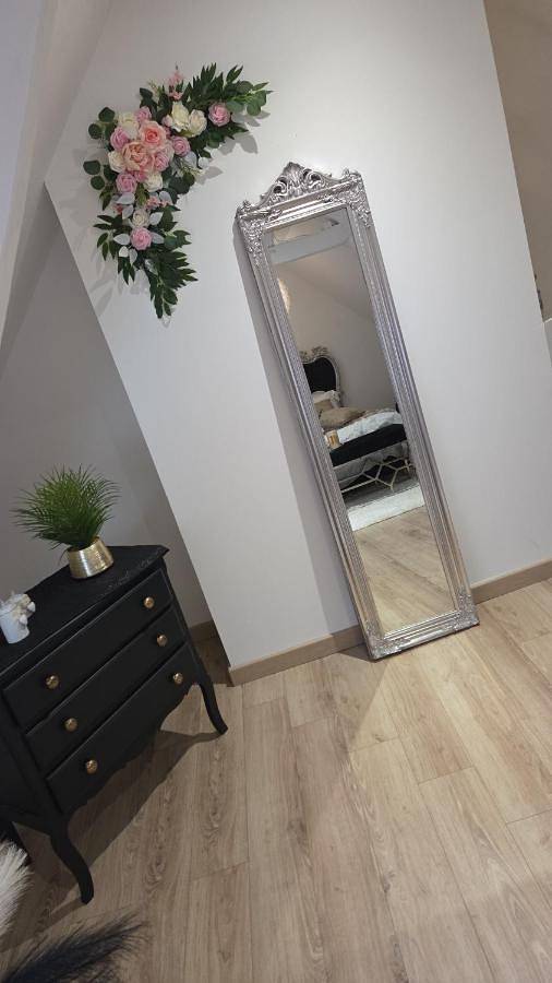 One-Bedroom House in Cuvilly, Oise