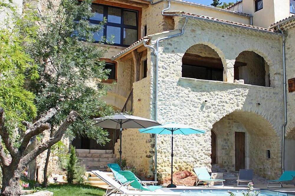 Lauriers-Magnificent Cottage In Vallon Pont D'Arc - cleaning and linens included in Vallon-Pont-d'Arc, Gorges de l’Ardèche