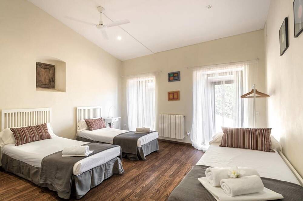 Mas Vives, exclusiva masía del siglo Xv in Urbanizacion Montcabrer, Cabrils