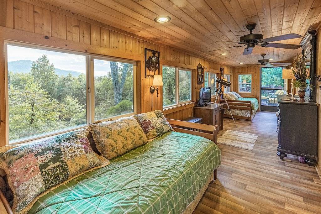 Serene & secluded 2-Story home with covered porch, firepit & telescope in Macon County