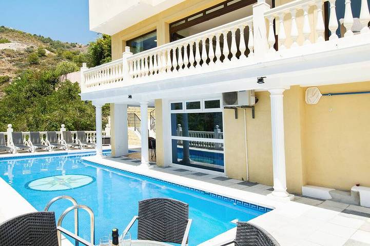 Holiday home for 10 people, with garden and hot tub - 1