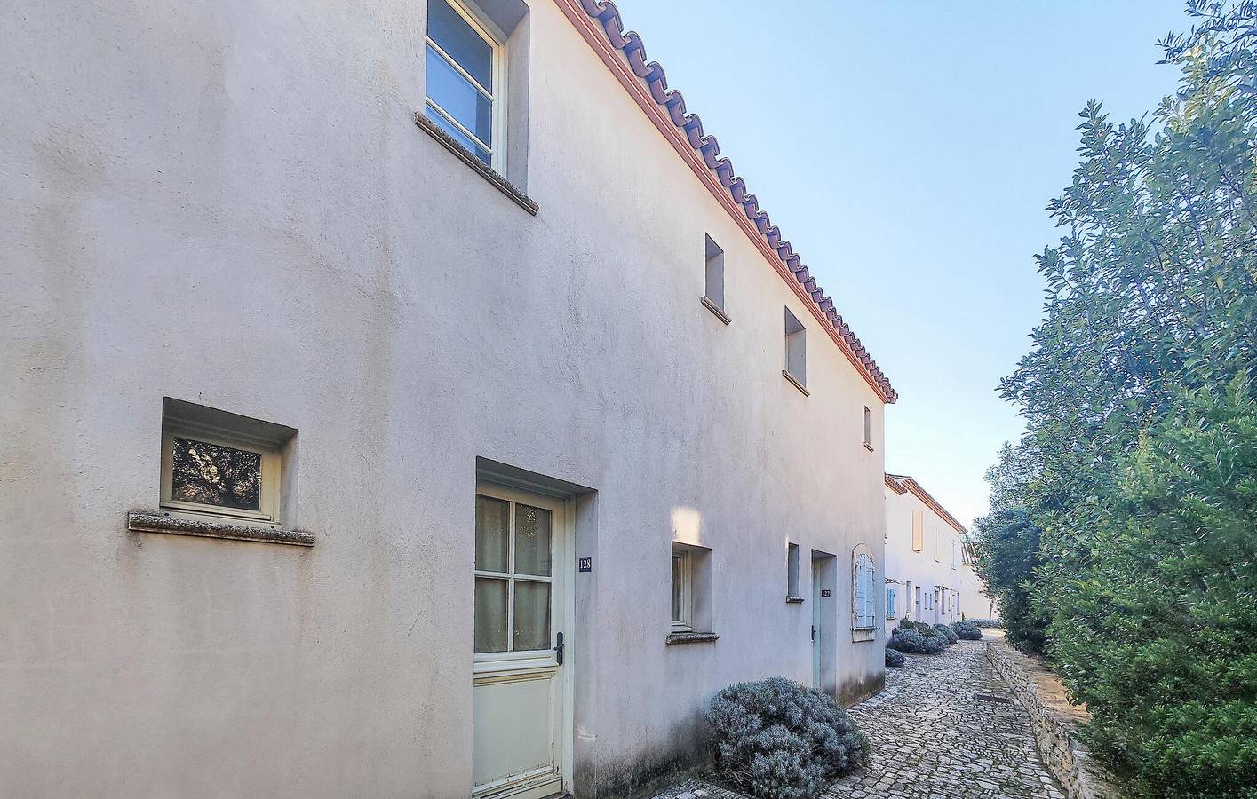 Sunny Apartment in Saint-Laurent-de-la-Cabrerisse in Saint-Laurent-de-la-Cabrerisse, Région de Narbonne